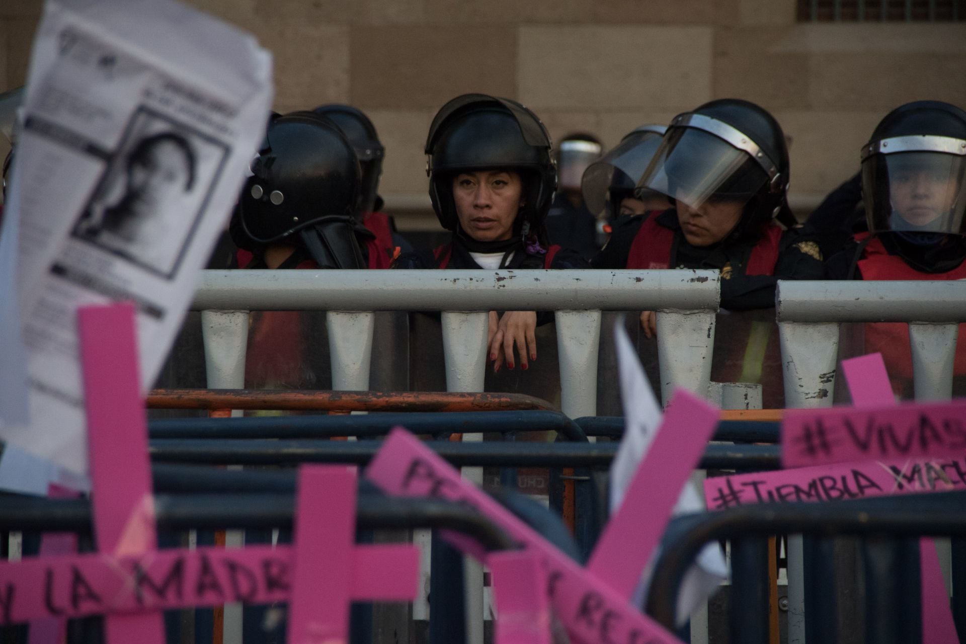 Policías en la marcha 25N en la CDMX