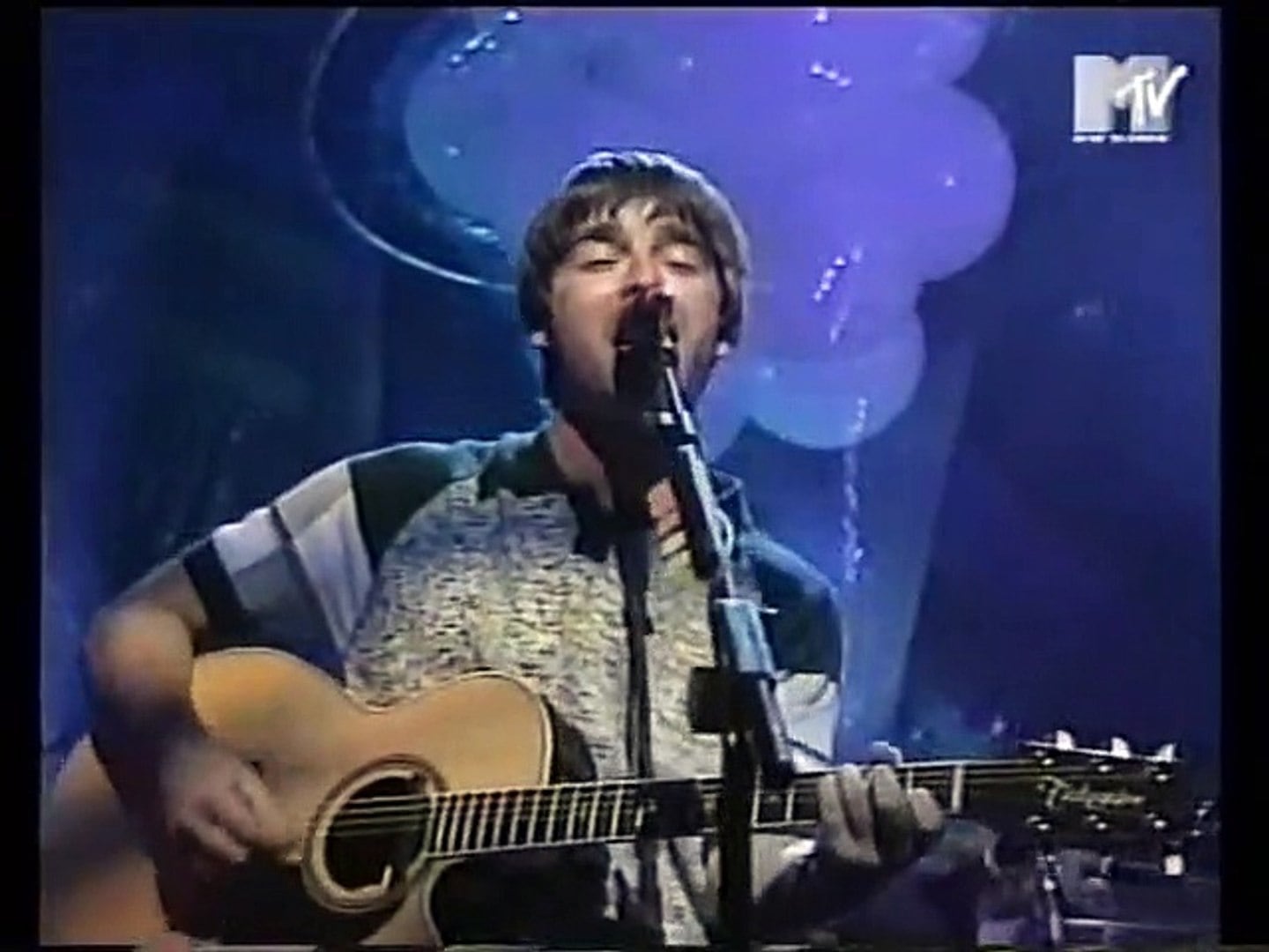 Noel Gallagher de Oasis en el MTV Unplugged