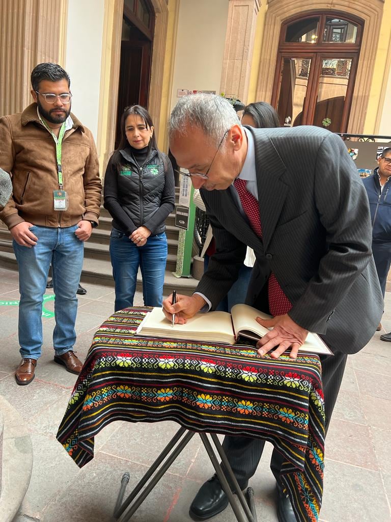 Ricardo Gallardo promueve la riqueza cultural de San Luis Potosí a Kuwait
