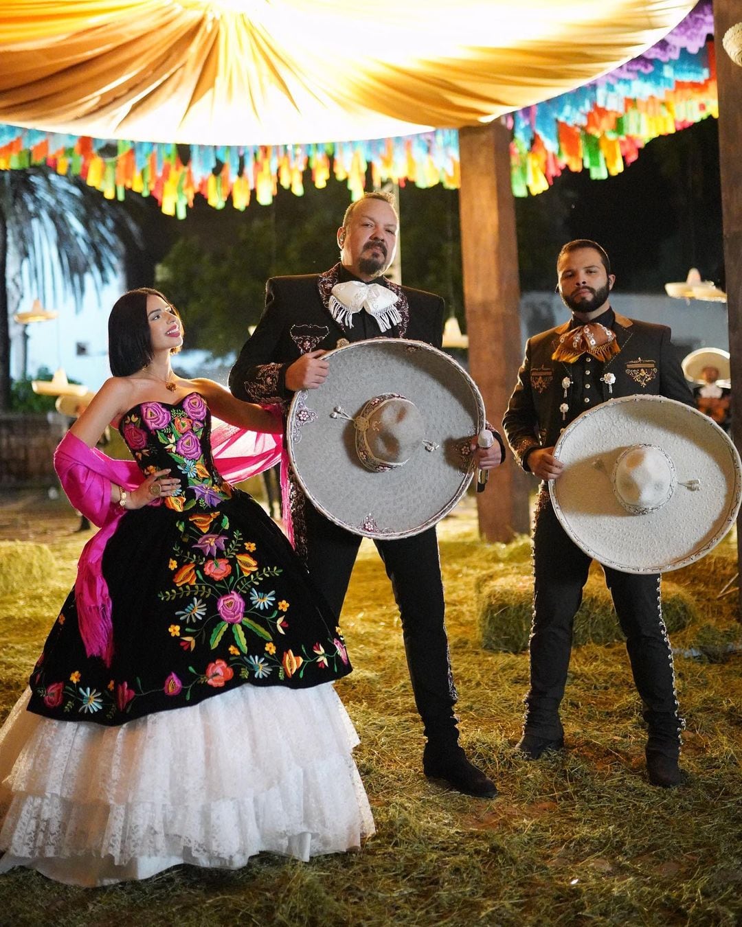 Pepe Aguilar y sus hijos