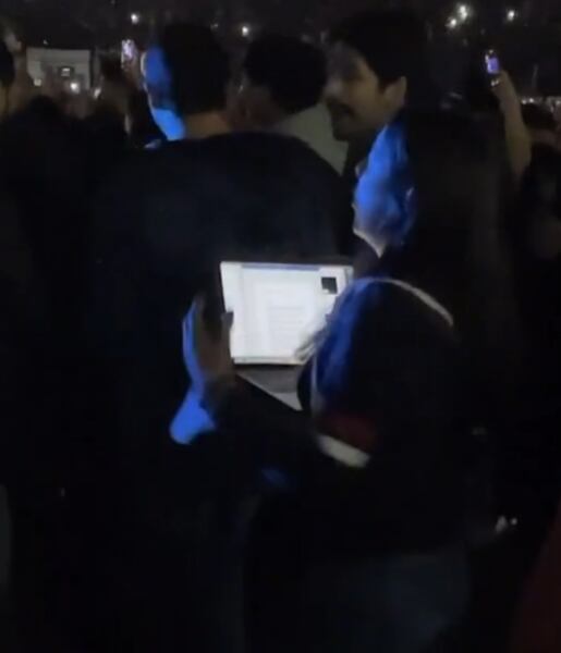 Triunfa en TikTok por trabajar desde el concierto de The Killers en el Foro Sol