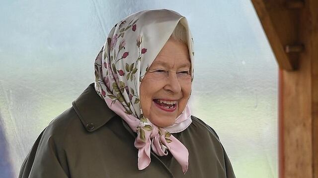 Reina busca Community