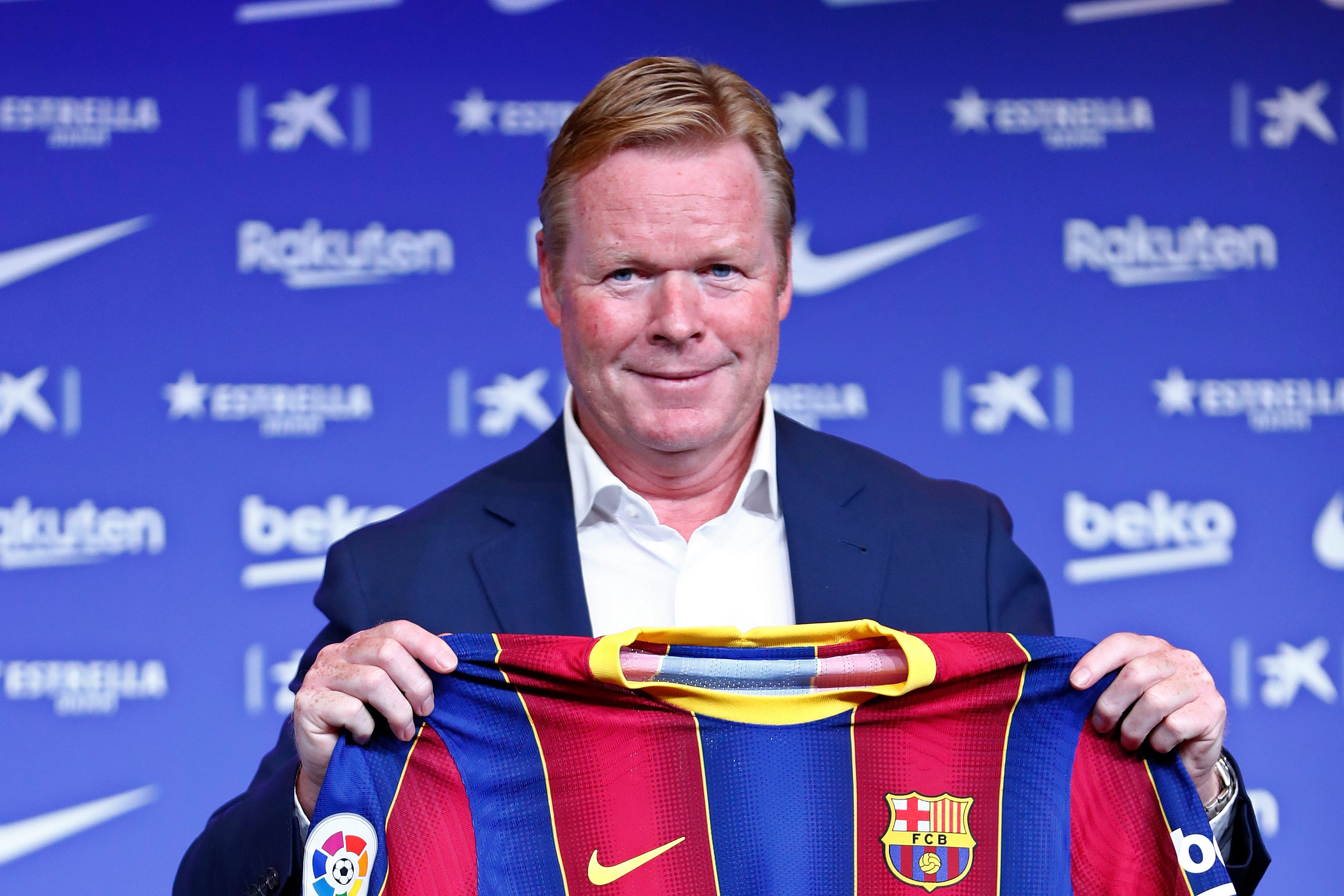 Ronald Koeman permancerá en el Barcelona