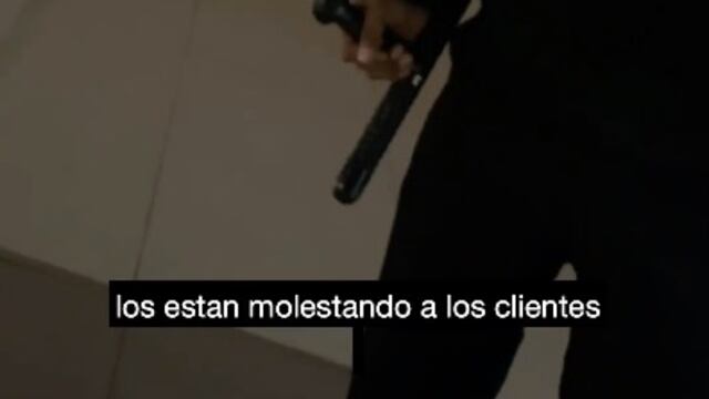 Corren a pareja gay de Plaza Galerías Monterrey.