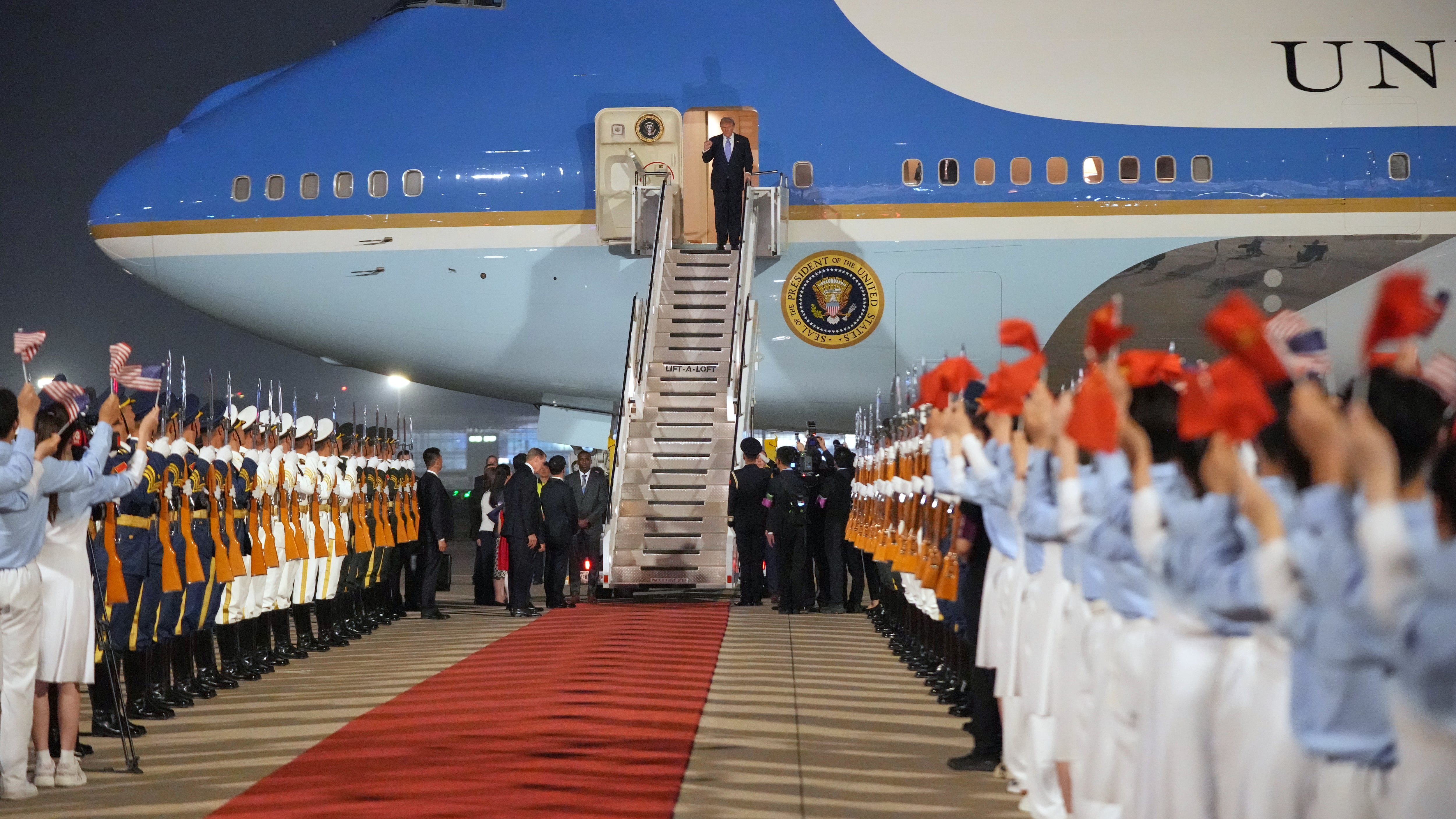 Trump llega a China en su primera visita desde 2017
