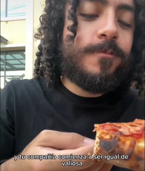 Hombre que enseña sobre el amor propio