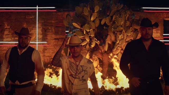 Christian Nodal en el video "La sinvergüenza"