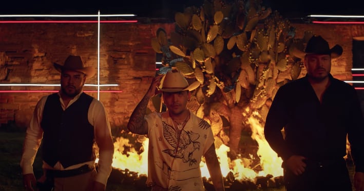 Christian Nodal en el video "La sinvergüenza"