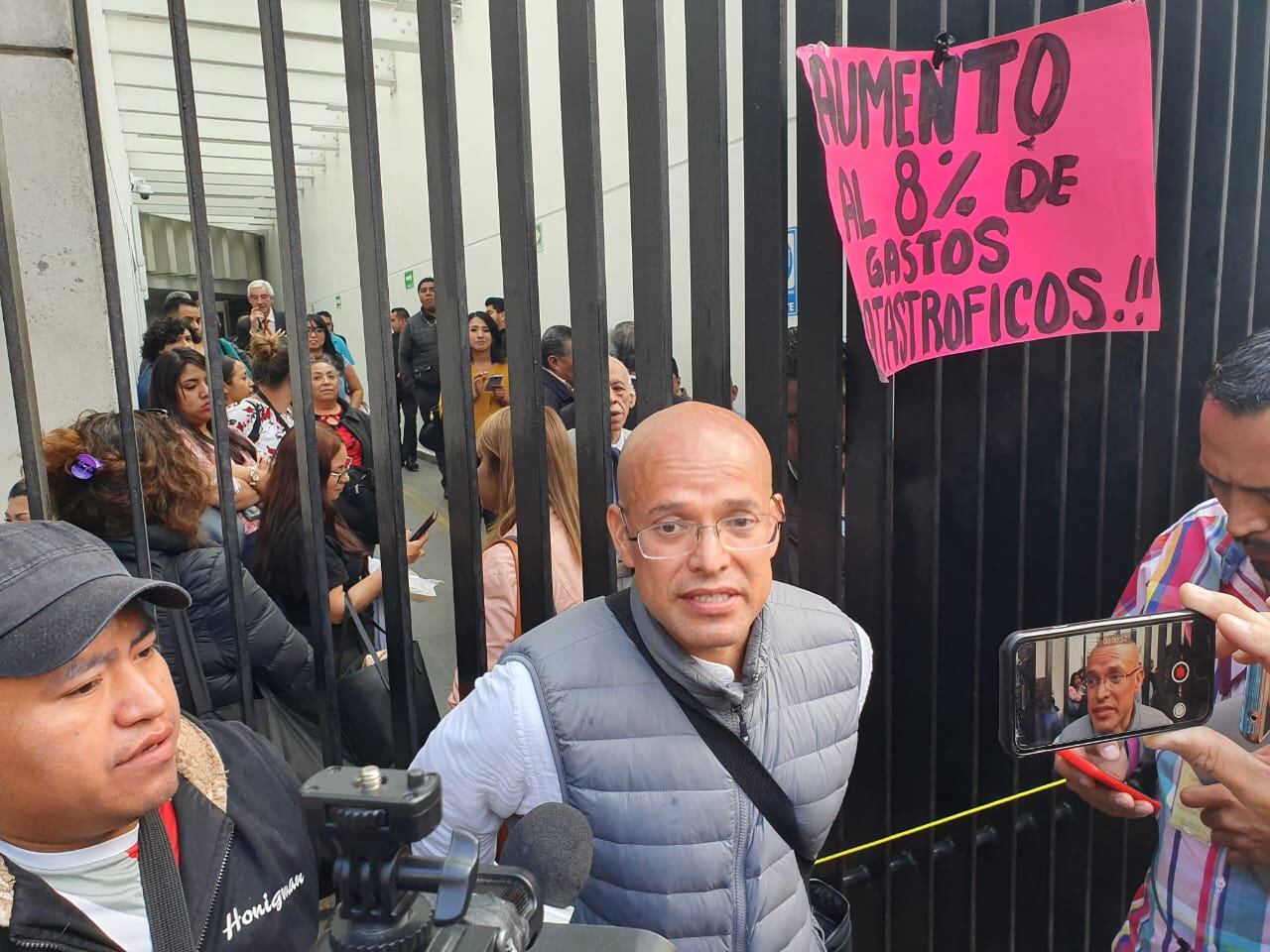 Israel Rivas, padre de paciente con cáncer en bloqueo al Senado