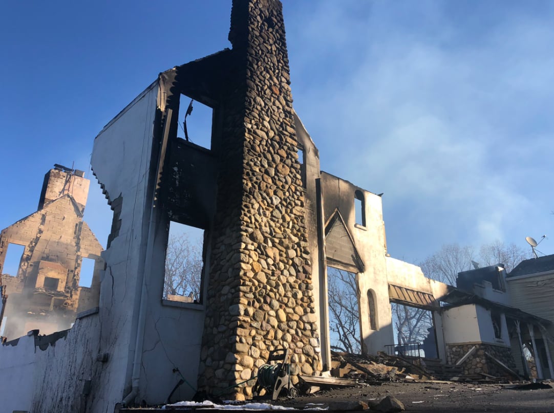 La casa después del incendio