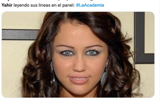 Meme de Yahir conduciendo La Academia.