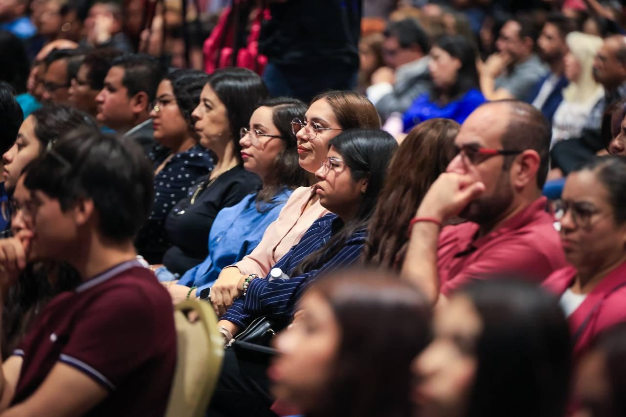 Mujeres participan en la primera audiencia de la Reforma Electoral en Cintermex