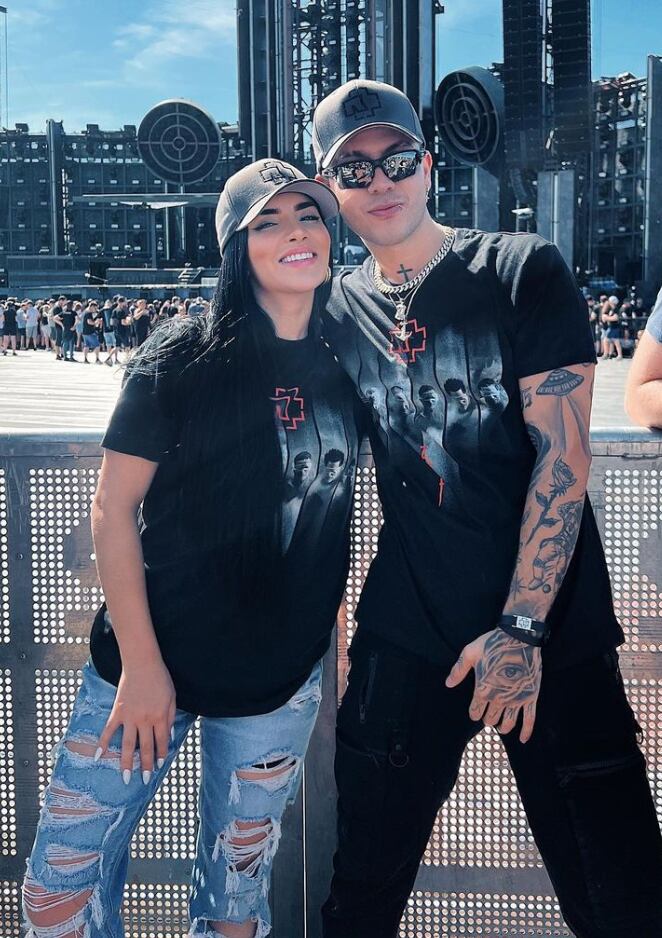 Kimberly Loaiza y Juan de Dios Pantoja