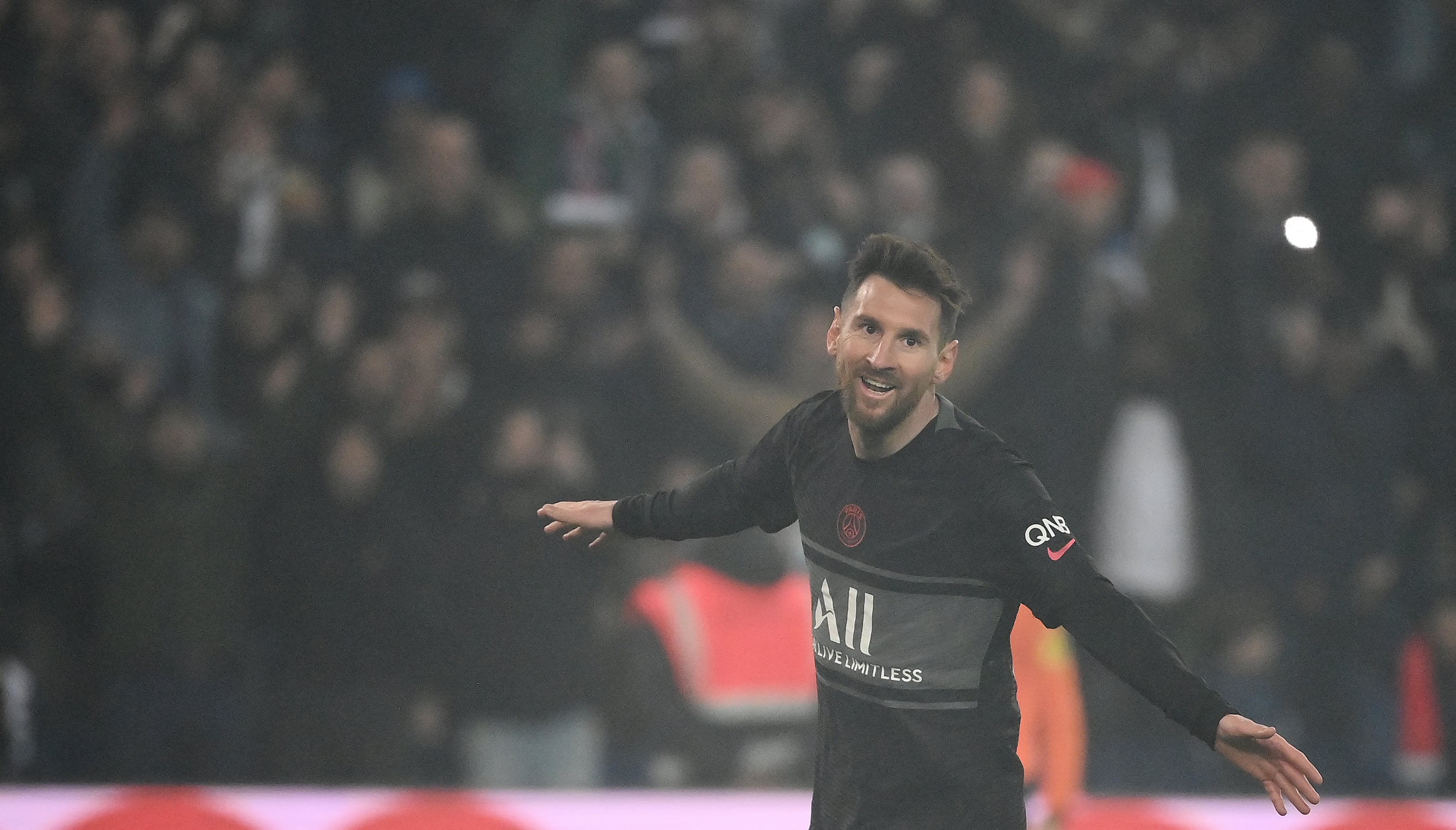 Lionel Messi celebra su primer gol con el PSG en la Ligue 1