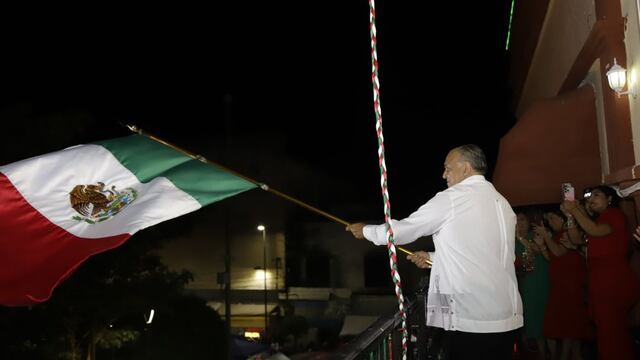 Juan Carlos Hernández Rath, alcalde de Escárcega, Campeche tuvo un error viral en el Grito de Independencia