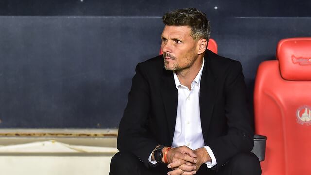 Fernando Ortiz en la banca del Club América