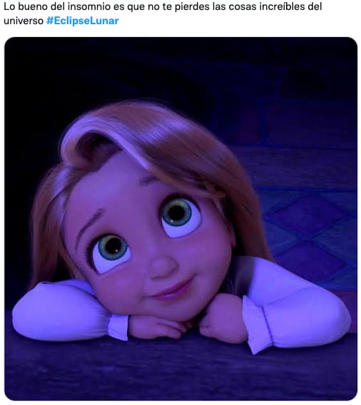 Memes "funan" a las nubes por tapar el eclipse lunar y la luna de sangre 2022