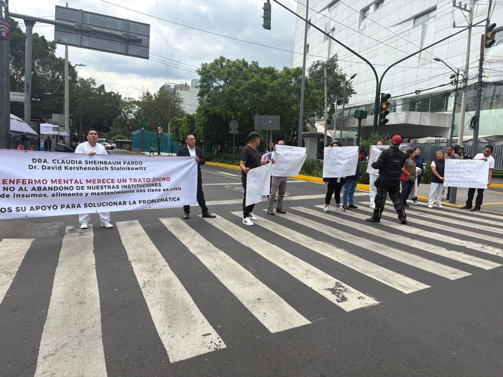 protestas de personal del Hospital Psiquiátrico Infantil y Fray Bernardino