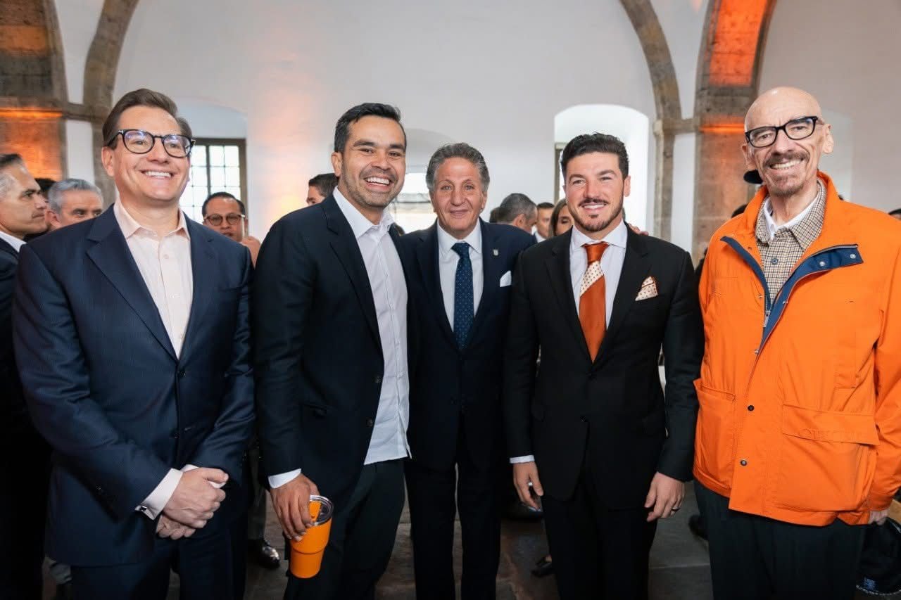 Dante Delgado asistió al informe de Pablo Lemus, gobernador de Jalisco