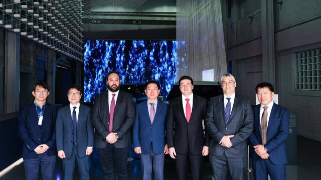 Samuel García celebra inversión de Hyundai y KIA