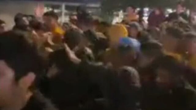 Los fans del Club Tigres protagonizaron un conato de bronca a las afueras del Estadio BBVA.