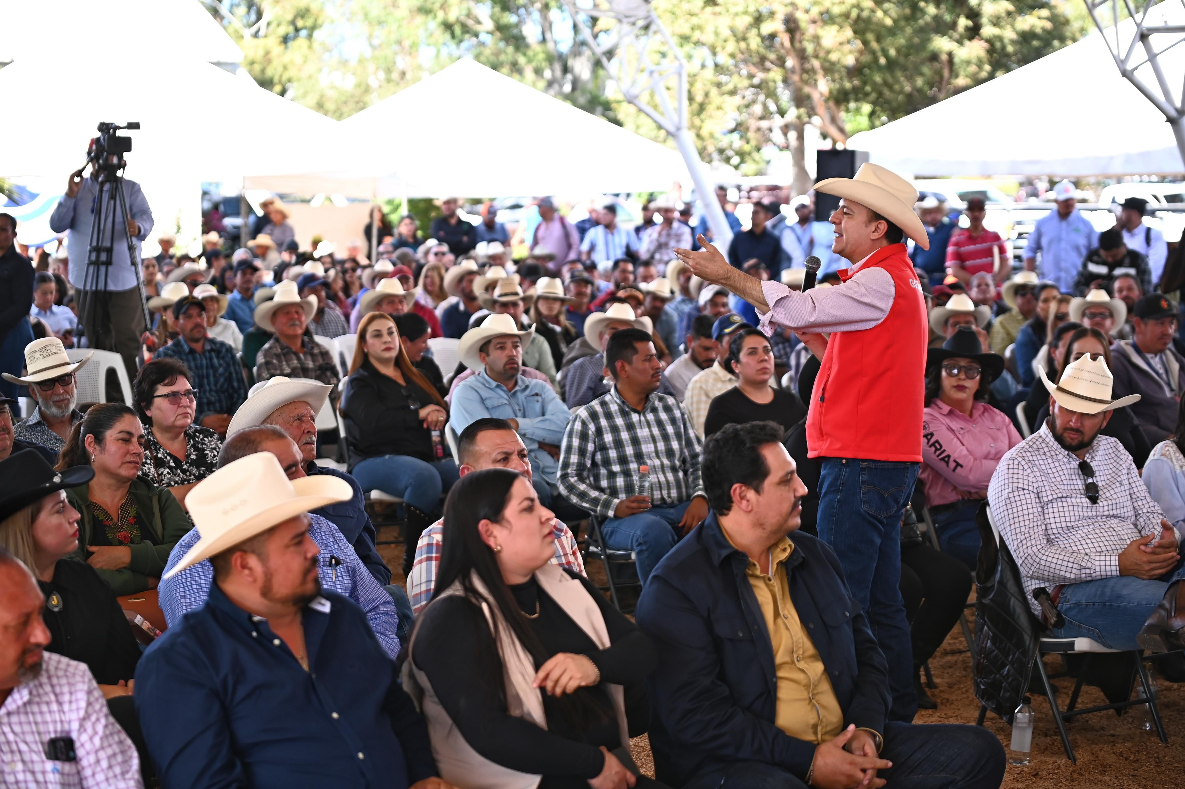 Esteban Villegas reafirma su compromiso con la entrega de sementales de calidad a productores de Durango