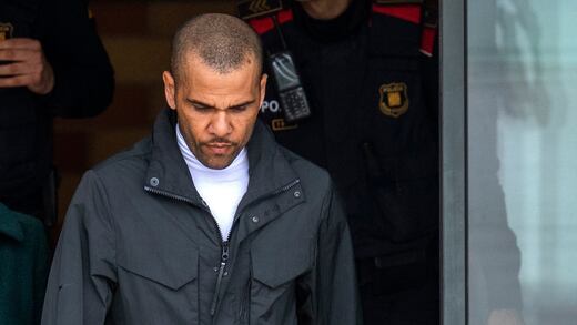 Dani Alves y Joana Sanz acaban de ser papás y realizaron polémica publicación sobre el bebé