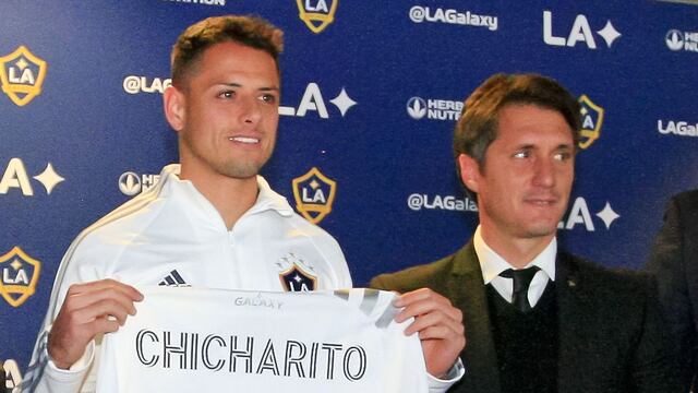 Chicharito y Schelotto