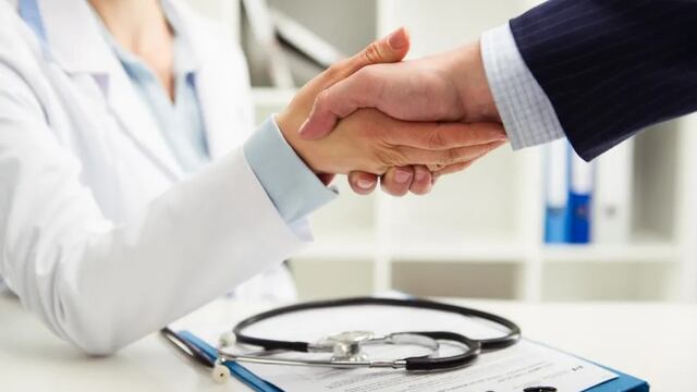 Reforma a seguros de gastos médicos busca frenar abusos: esto propone
