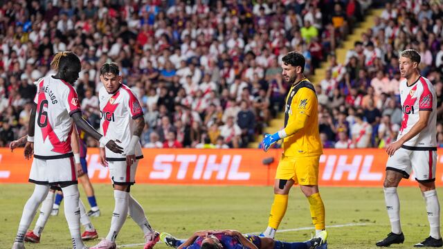 La insólita protesta de los fans del Rayo Vallecano vs FC Barcelona; los fans hacen “huelga de animación”.