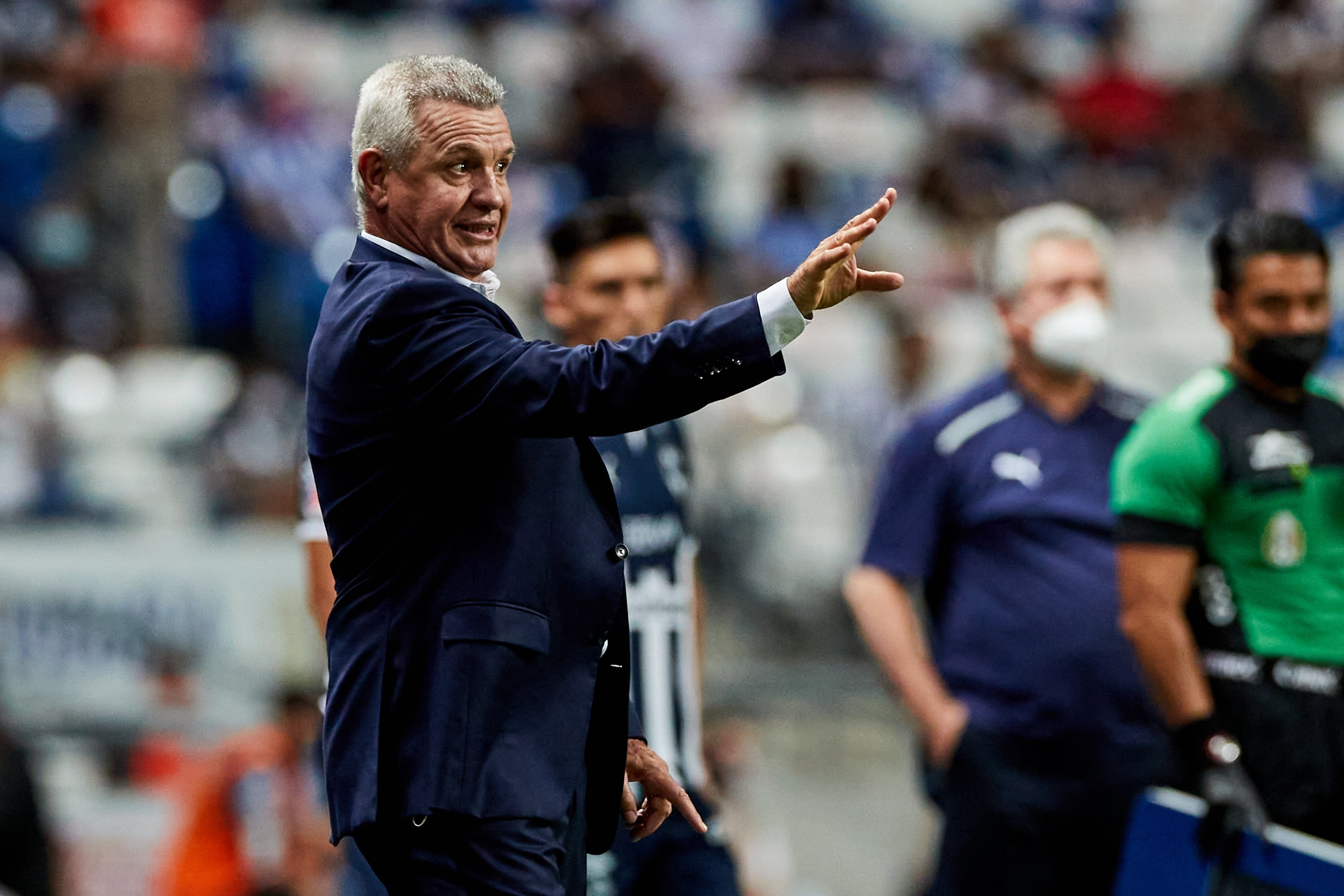 Javier Aguirre quiere que sus jugadores no vayan con la Selección.