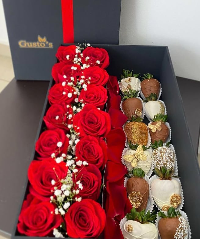 Regalo de rosas y fresas con chocolate