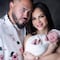 Raphy Pina y Natti Natasha comparten su primera foto familiar con Vida Isabelle