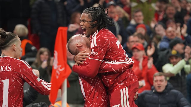 Liverpool logra victoria ante Villarreal y ya son segundos en la Champions League.