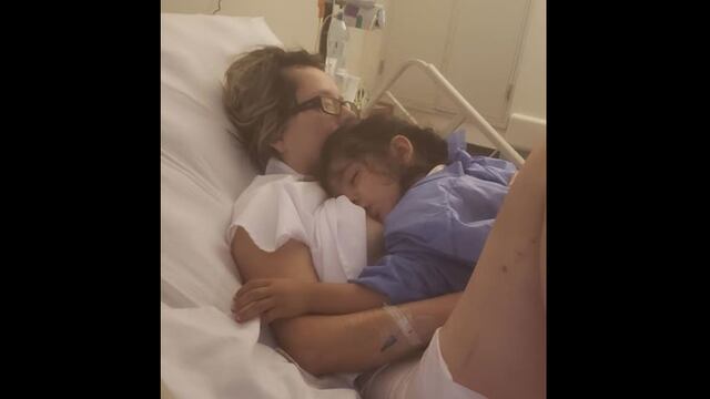 Despierta del coma tras escuchar a su hija.