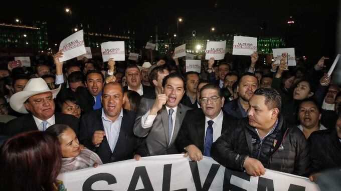 Protestan alcaldes panistas en Palacio Nacional por más presupuesto; movilizan a Policía Militar