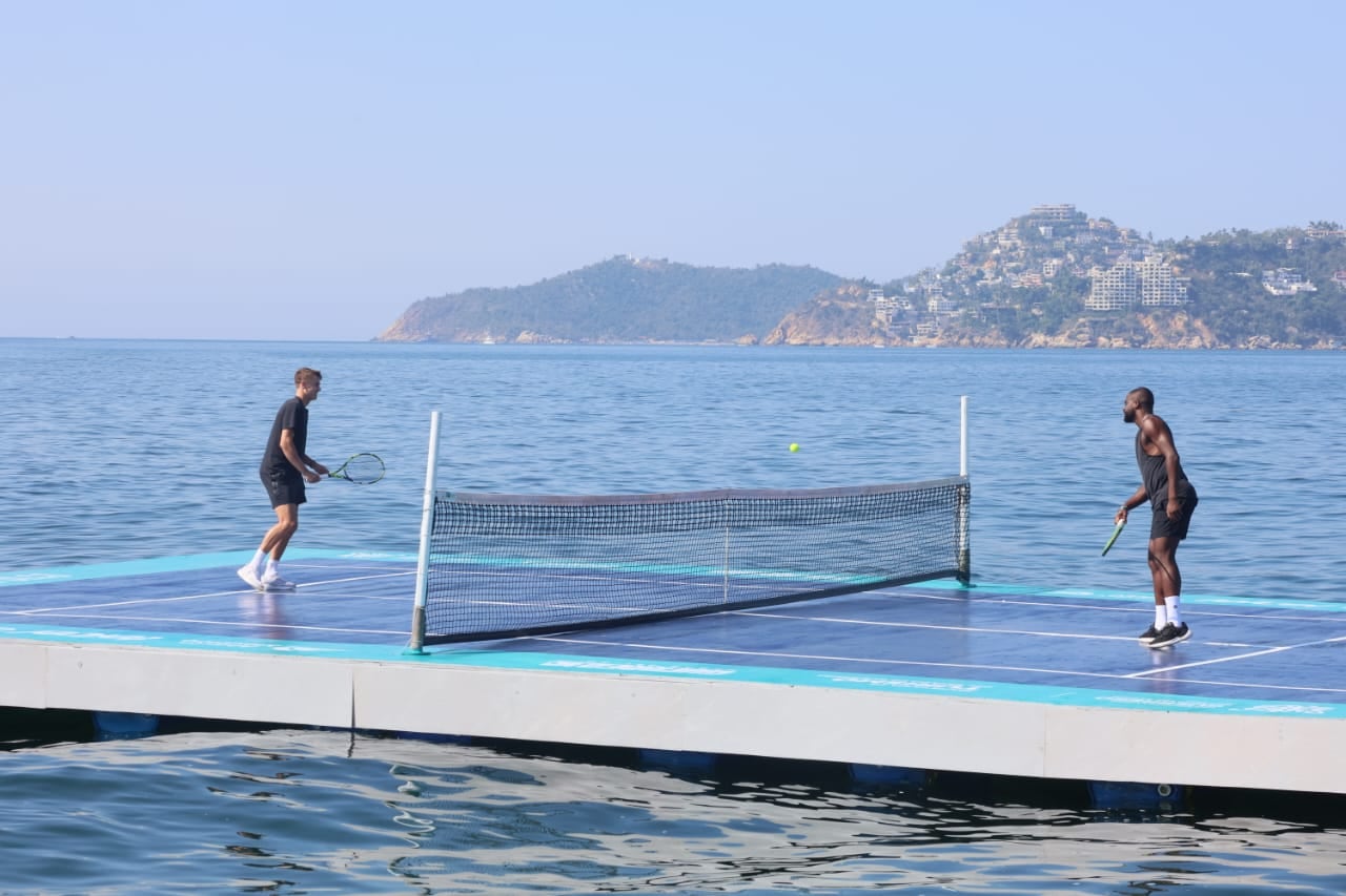 Abierto Mexicano de Tenis: realizan partido de exhibición en cancha flotante