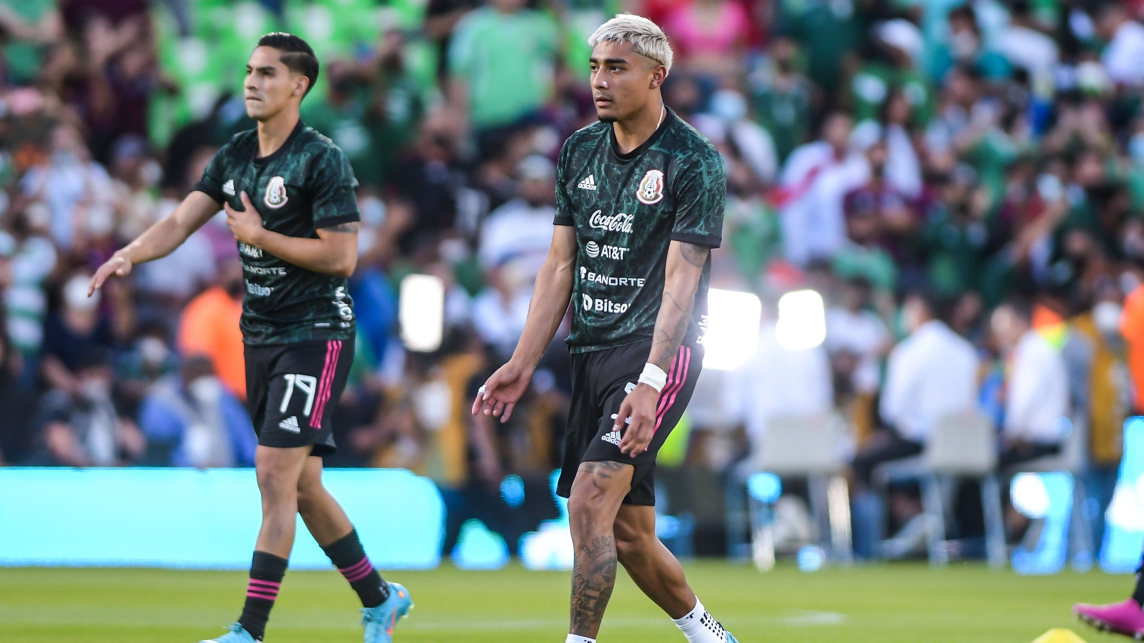 Julián Araujo.