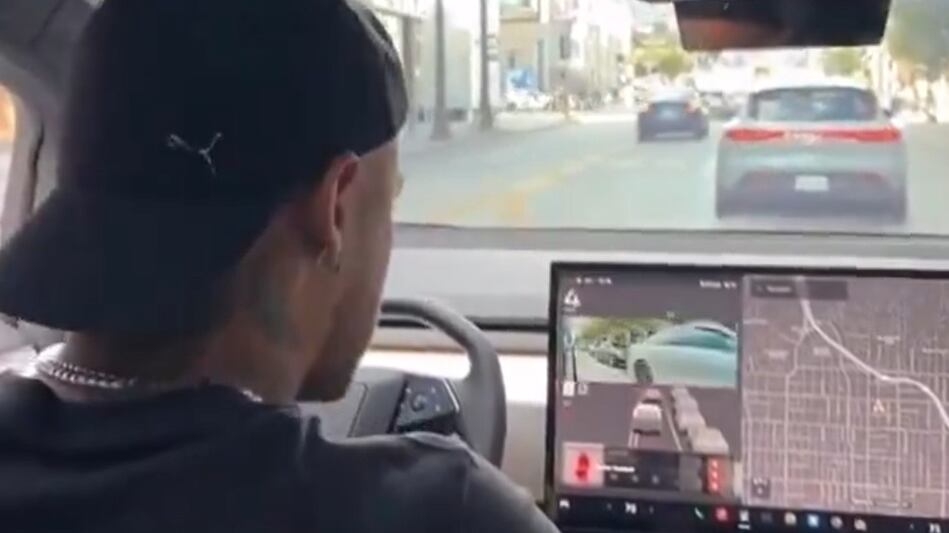 ¿Ya dejó el fútbol? Neymar se olvida de las canchas y se mete de Uber