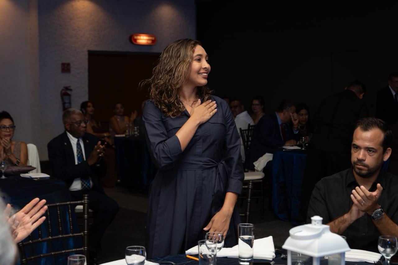 La secretaria ejecutiva del SIPINNA Benito Juárez, destacó la trayectoria y el compromiso social del Club Rotario Cancún.