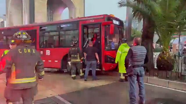 CHOQUE METROBÚS LÍNEA 4 RUTA SUR