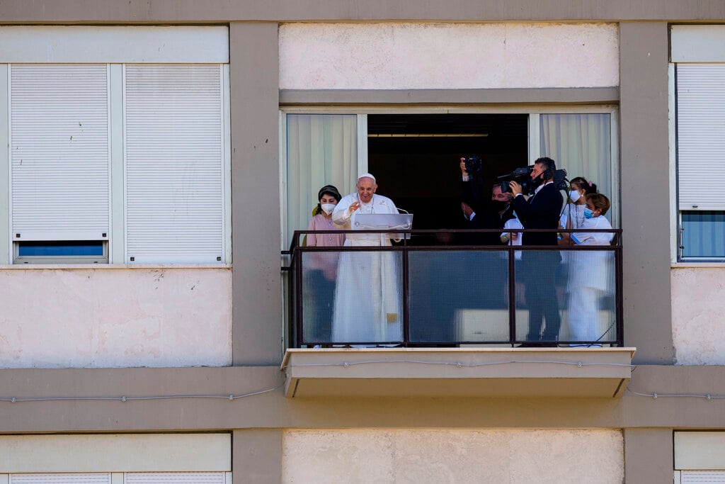 Papa Francisco desde el balcón de la Policlínica Agostino Gemelli en Roma