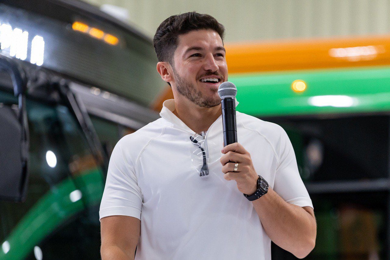 Samuel García supervisa producción de Volvo-Marcopolo