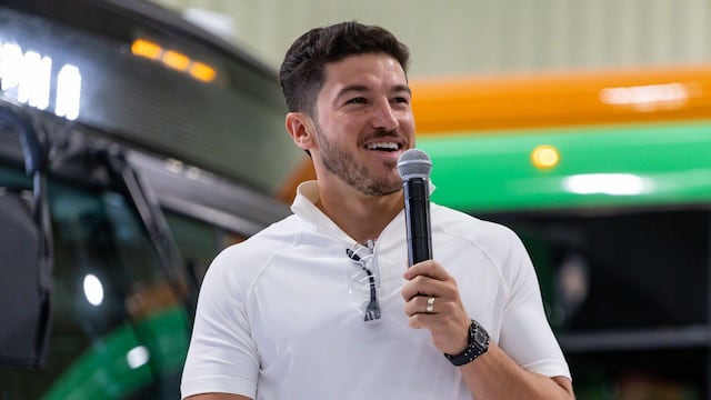 Samuel García supervisa producción de Volvo-Marcopolo