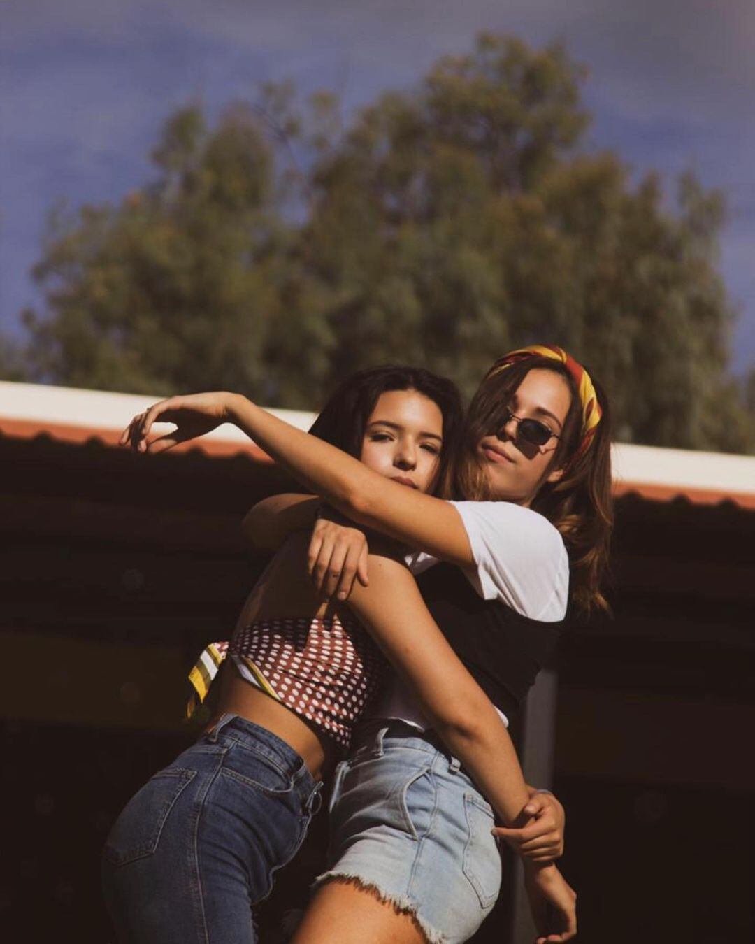 Aneliz y Ángela Aguilar