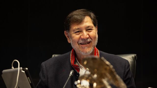 Gerardo Fernández Noroña durante sesión extraordinaria en la Cámara de Senadores