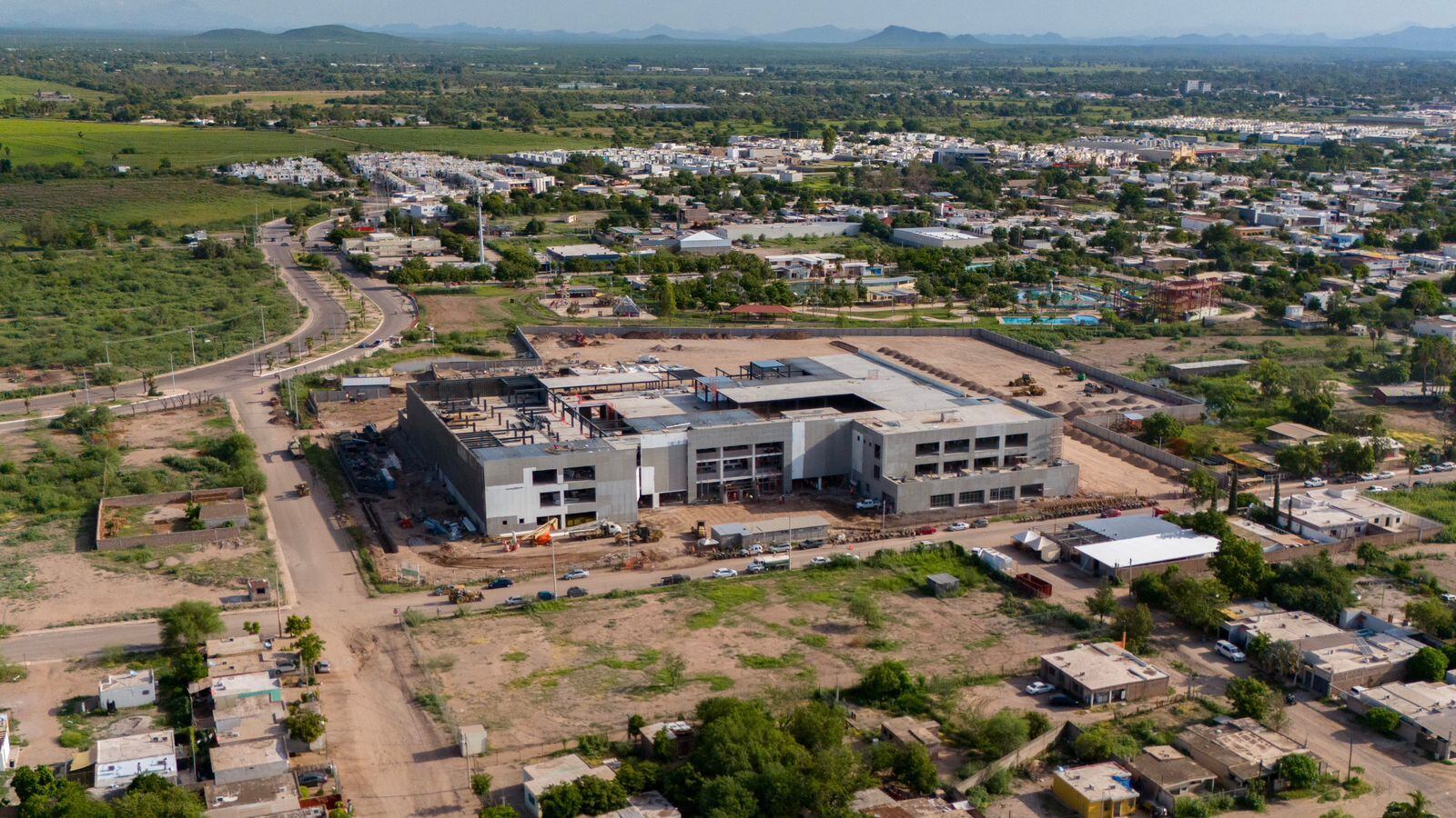 Alfonso Durazo constató el avance del Hospital General de Zona del IMSS en Navojoa
