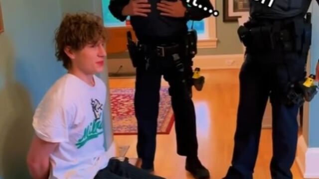 Un joven fue detenido tras irrumpir en una casa llena de policías.