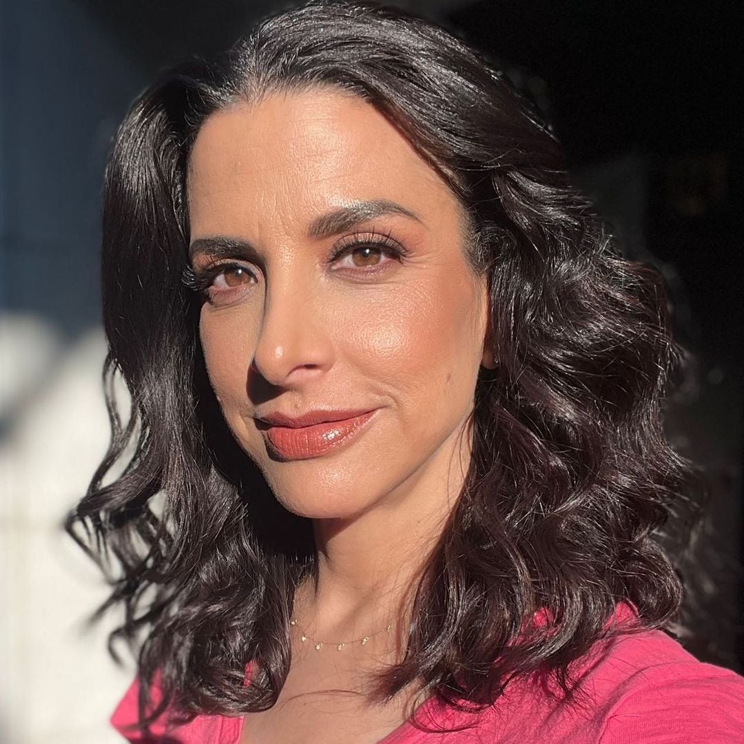 Verónica Toussaint, conductora.