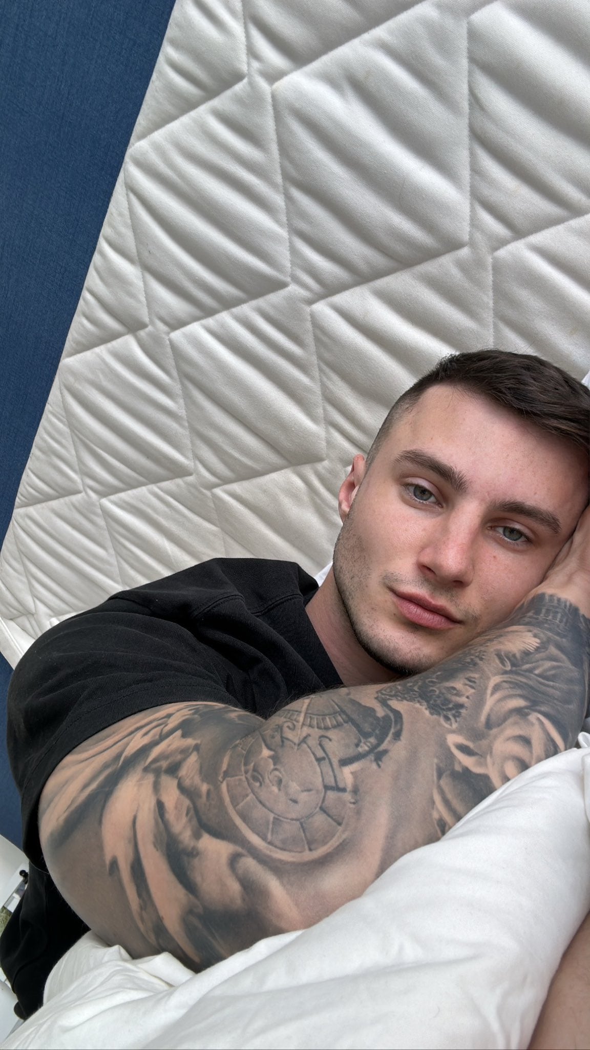 Max Bartz, actor porno.